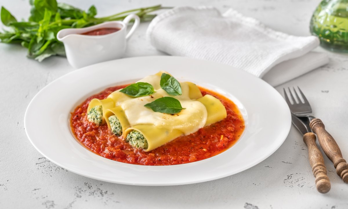 Every bite is a harmonious blend of comfort and sophistication, making it more than just a meal - it’s a culinary hug from the heart of Italy to your table. 🧀🍅🇮🇹

#cannelloni #italianfood #italiancuisine🇮🇹 #loveconcerto #caffeconcertosa