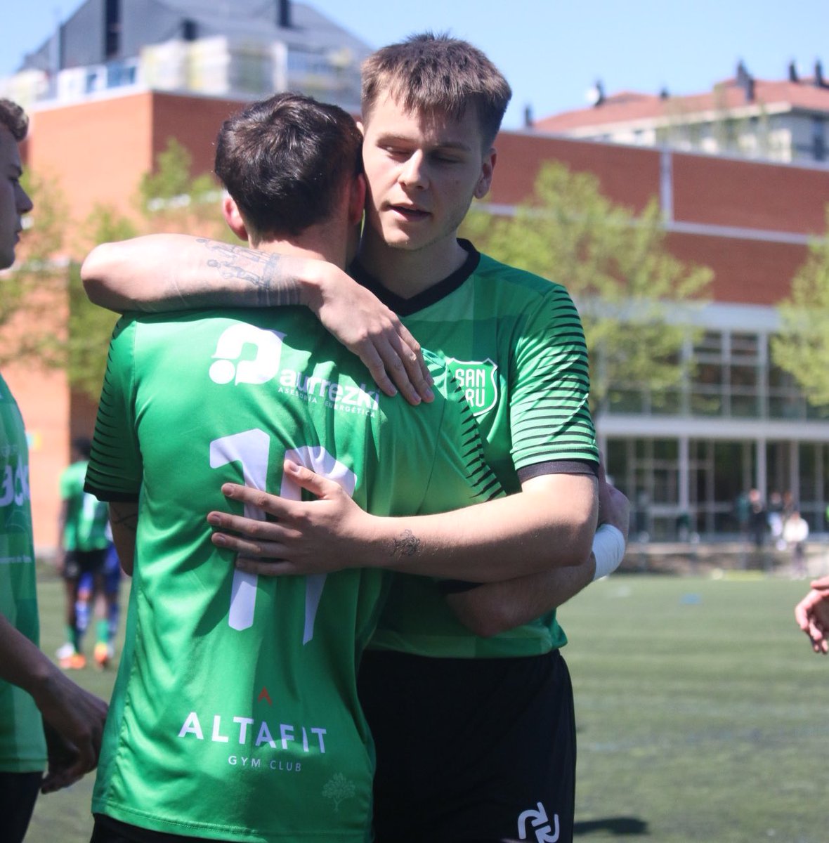 ⚽ 𝗗𝗜𝗩𝗜𝗦𝗜𝗢́𝗡 𝗗𝗘 𝗛𝗢𝗡𝗢𝗥 
#SanPruAbetxuko |

Dejando el resultado importantísimo a parte, hoy ha vuelto tras once meses lesionado, Aitor Graña.

Contentísimos de verte nuevamente de verde 💚.

#MareaVerde