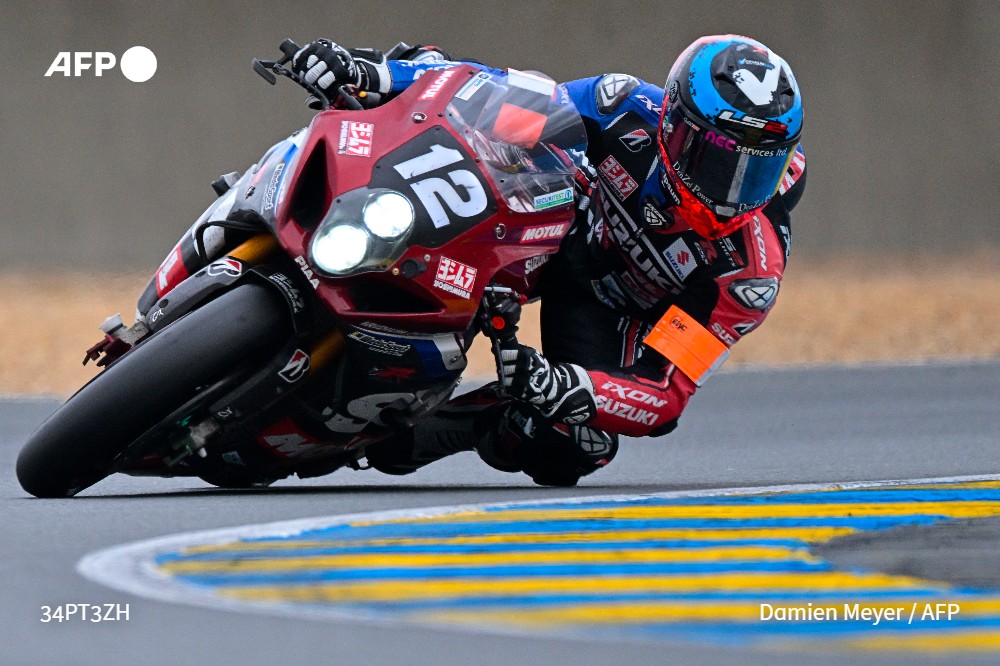 🏍️ La Suzuki N.12 du SERT a remporté la 47e édition des 24 Heures Motos sur le circuit Bugatti au Mans à l'issue d'une course indécise qui a vu de nombreux changements de leaders #AFPSports