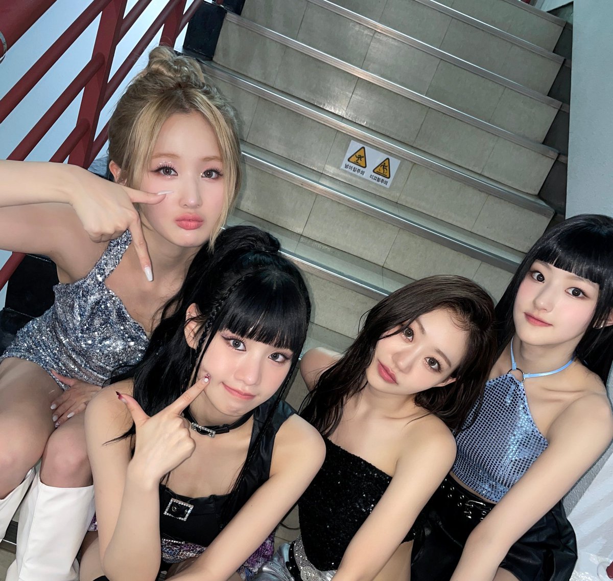 𝘒𝘪𝘴𝘴𝘺!! Our first single, M͟i͟d͟a͟s͟ T͟o͟u͟c͟h͟, promotions have ended!😞 I'm so happy and grateful for the meaningful time spent with you! 이번 활동동안 함께해주셔서 감사하고 고맙고 사랑하고 고생많으셨습니다! 🤍🤍₍⑅ᐢ..ᐢ₎ ♡.°₊ˎˊ˗