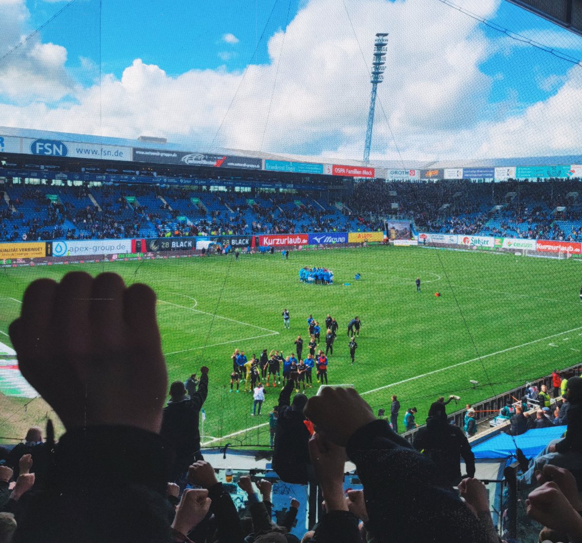 vf_magdeburg's tweet photo. Jaaaaa man! Verdammt nochmal ja!
#EINMALIMMER #fchFCM https://t.co/4XFcVxI7Ml