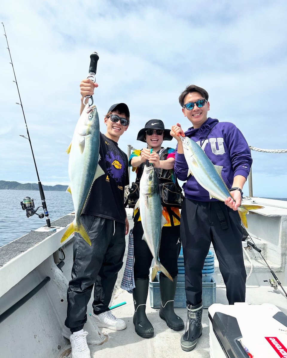 junjun8460's tweet photo. 釣行日記🎣📓　

夫婦で共通の趣味が「釣り」で、今回も行ってきました🛥️嫁ちゃんも平松君も、自己記録更新のハマチ👏

https://t.co/rnxWHEasuJ https://t.co/cRkcLVRaon