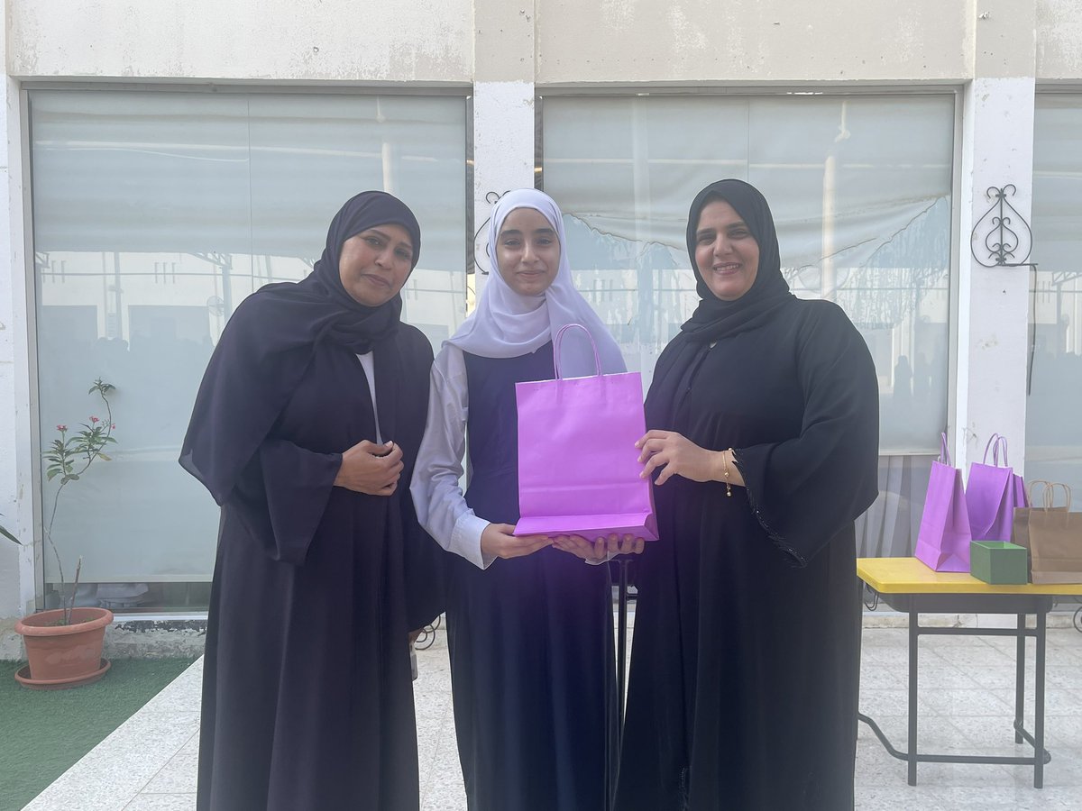 EduGovMct1543's tweet photo. الاعلان عن نتائج المسابقة الكبرى للذكاء الإصطناعي في تصميم مقاطع الفيديو الخاصة لمنهج الكيمياء .. تحت اشراف معلمات الكيمياء .🌹بوركت جهود الجميع@Eduactivemct @eso_seeb https://t.co/HvZE6cs6GL