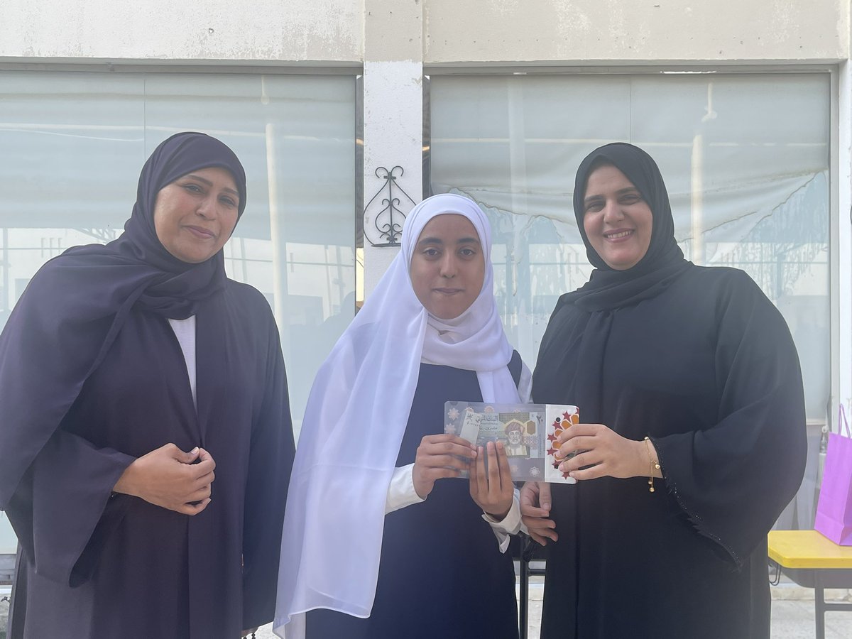 EduGovMct1543's tweet photo. الاعلان عن نتائج المسابقة الكبرى للذكاء الإصطناعي في تصميم مقاطع الفيديو الخاصة لمنهج الكيمياء .. تحت اشراف معلمات الكيمياء .🌹بوركت جهود الجميع@Eduactivemct @eso_seeb https://t.co/HvZE6cs6GL