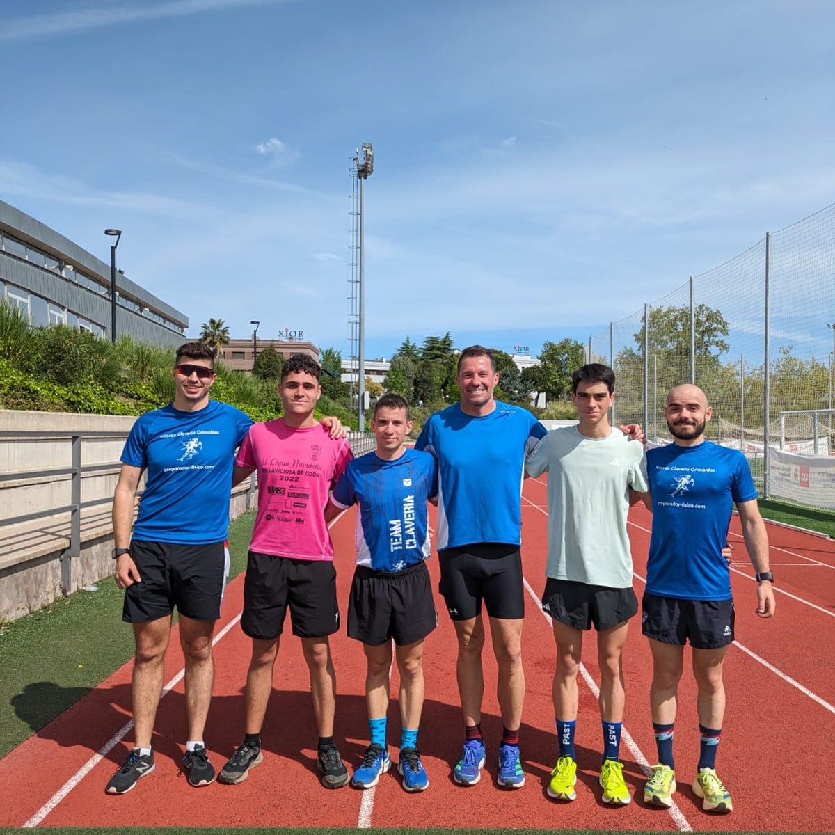 Nada como empezar el día con unas buenas series en la Pista de <a href="/ue_deportes/">Universidad Europea Deportes</a>

3x2000mts c/9'
#TEAMCLAVERIA