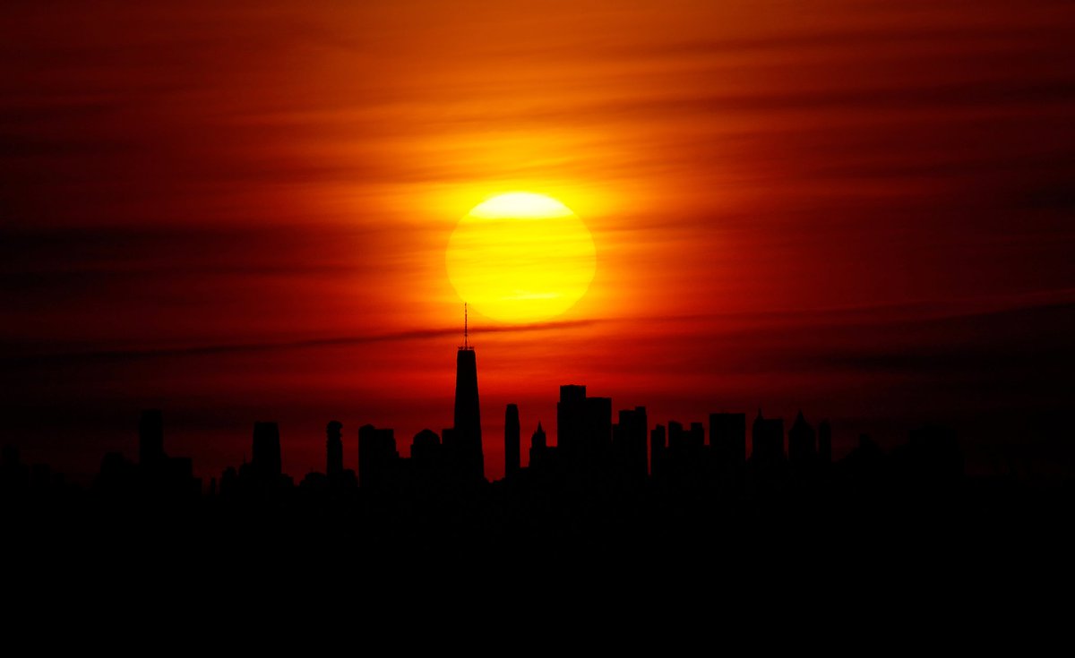 Sunday sunrise behind One World Trade Center in New York City #nyc #newyork #NewYorkCity #sunrise