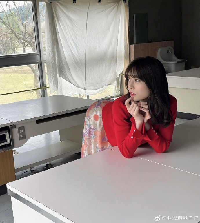 这个拍照姿势也是绝了啊~