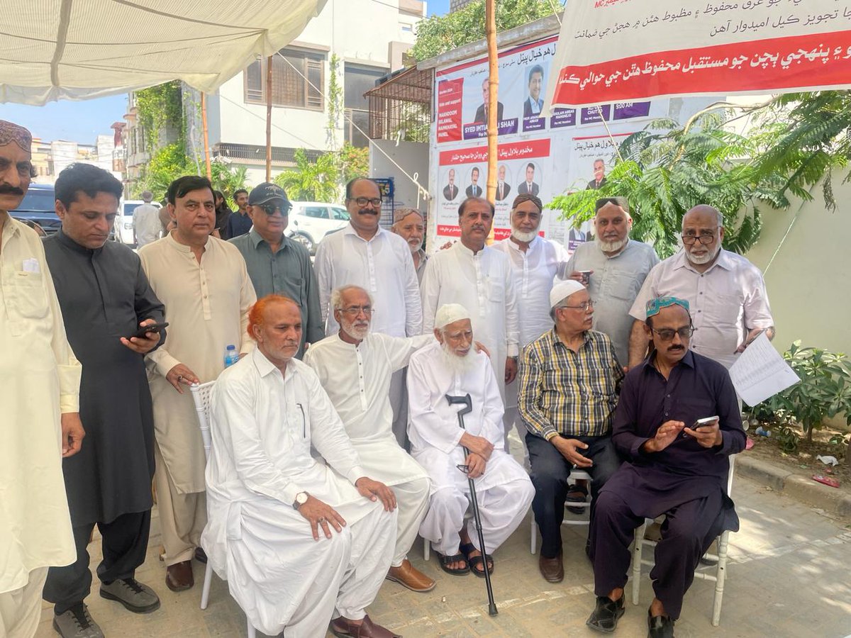 Sikan_zee's tweet photo. Election MBCHS korangi.  Group photos with Election candidates &amp; society stalwarts. #MBCHSElection2024.
@ShehnilaZardari @GAZardari https://t.co/7Jd6ncexw2