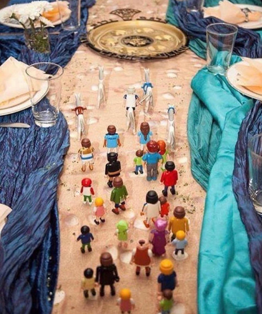 Splitting of the Seder table #LetMyPeopleGo Source: DKdesign event planning הפקת ארועים