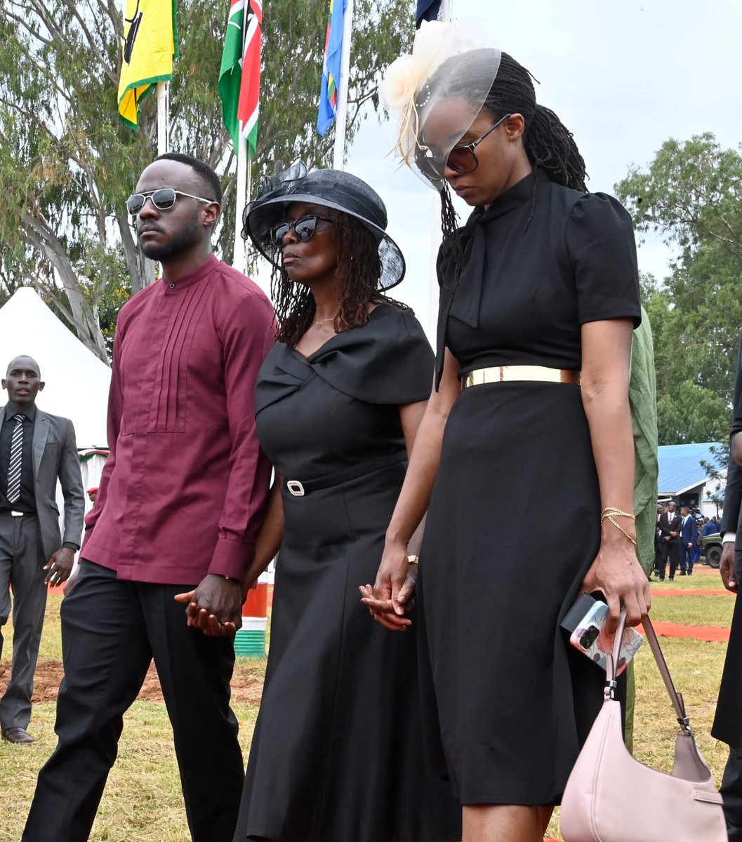 The late General Francis Ogolla's wife and children during his final send off at his home in Siaya County

#RIPGeneral #KDF #KenyaMilitary
Photo: William Ruto (X)