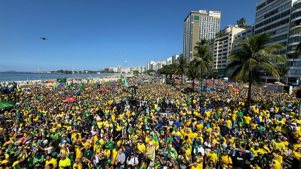 Nossos girassóis estão mais vivos do que nunca! 🇧🇷 Copacabana - RJ 21.04.24