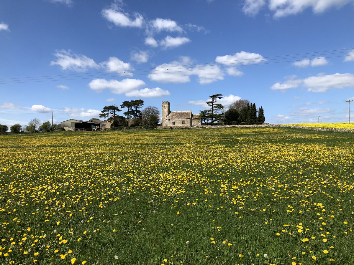 Peaceful spring pathways up to the ancient and liminal St Arild’s Church, Oldbury-on-the-Hill, Gloucestershire #stepintospring #greatoutdoors @TheCCT 🌟🌟🌟🌟🌟