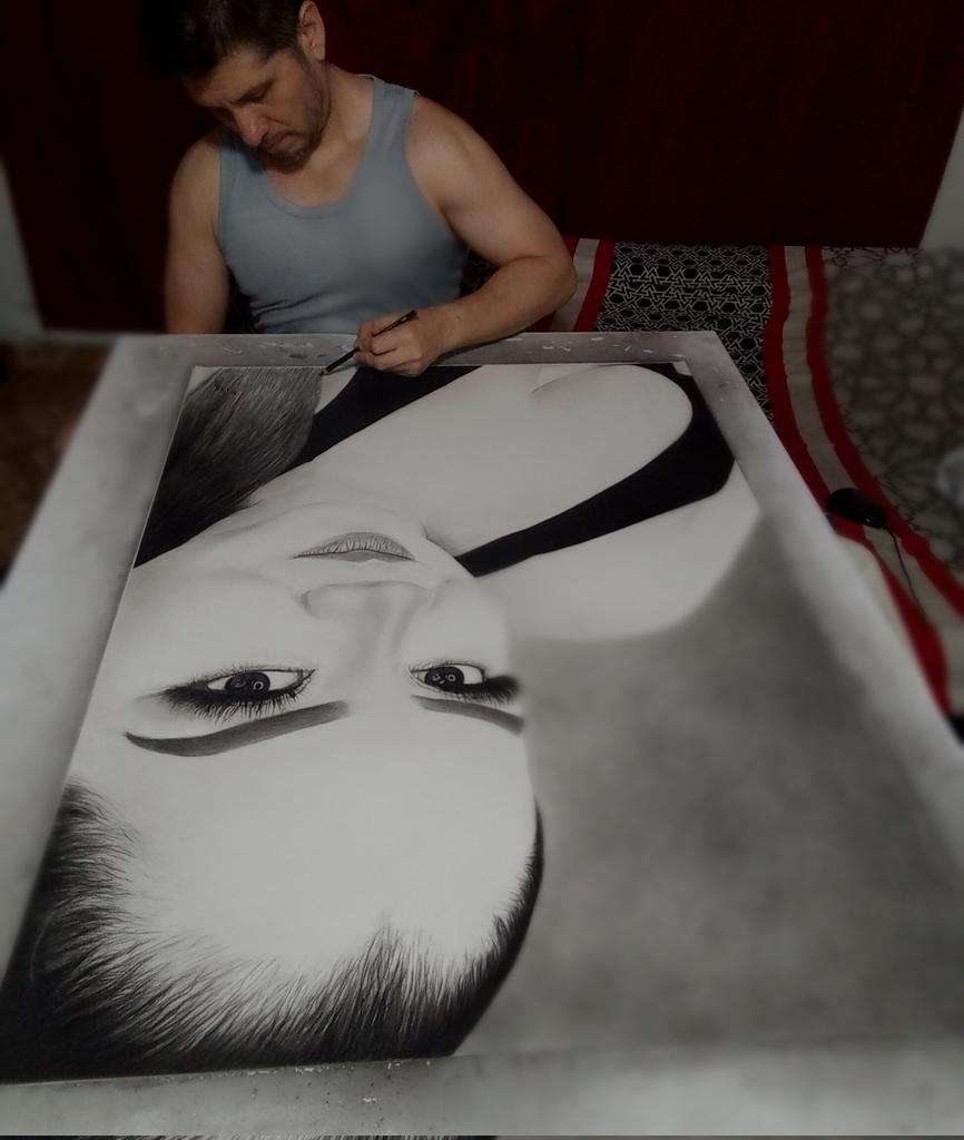 mao2282's tweet photo. Mi primer retrato al carboncillo de 100 x 70 cms 
#dibujos #art #arte #artist #artista #neiva #huila #Colombia #Parati #viral https://t.co/o0ejIIDoRL
