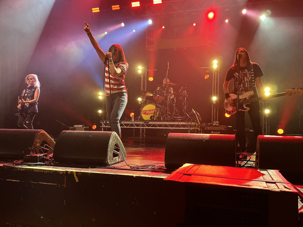 Another brilliant show from <a href="/Ramonas_uk/">The Ramonas</a> down at the <a href="/O2AcademyBmouth/">O2 Academy Bournemouth</a> in Bournemouth on Friday night! A fantastic gig ✊🏻