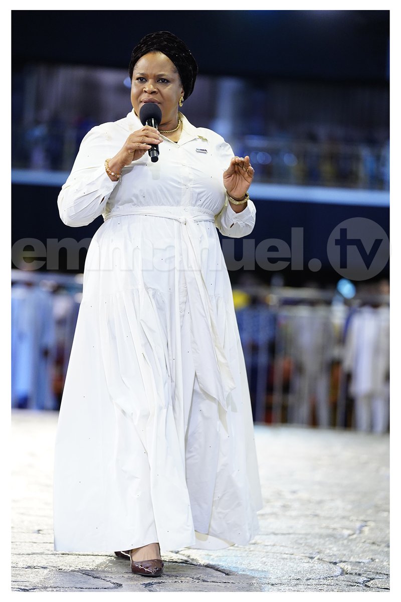 Pastor Evelyn Joshua prays: “Every mountain in your life – be cast into the sea, in the name of Jesus! Mountain of sorrow pain sickness, affliction, frustration, barrenness – be removed, in the name of Jesus! Be healed, in the name of Jesus! Mountain of setback, hatred – out, in…