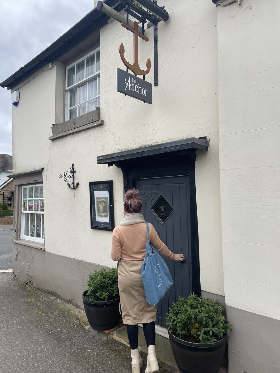 poppygibsonuk's tweet photo. The perfect end to a busy day ghost-hunting - a drink in a haunted pub.
They say the pub is haunted by a woman- &amp; the first thing you notice upon entering is her perfume in the air! ✨ https://t.co/jnP7eQrTzl