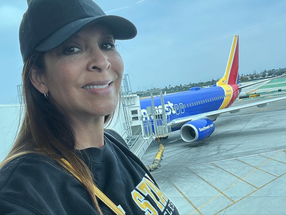 DevineNews's tweet photo. Challenging day of flights but finally made it to Sacramento for two days with social workers as they meet with legislators regarding bills they are backing. @FOXLA
Here with Cal State LA as students are part of #LobbyDays #FosterCare https://t.co/8WrPYGf5w1