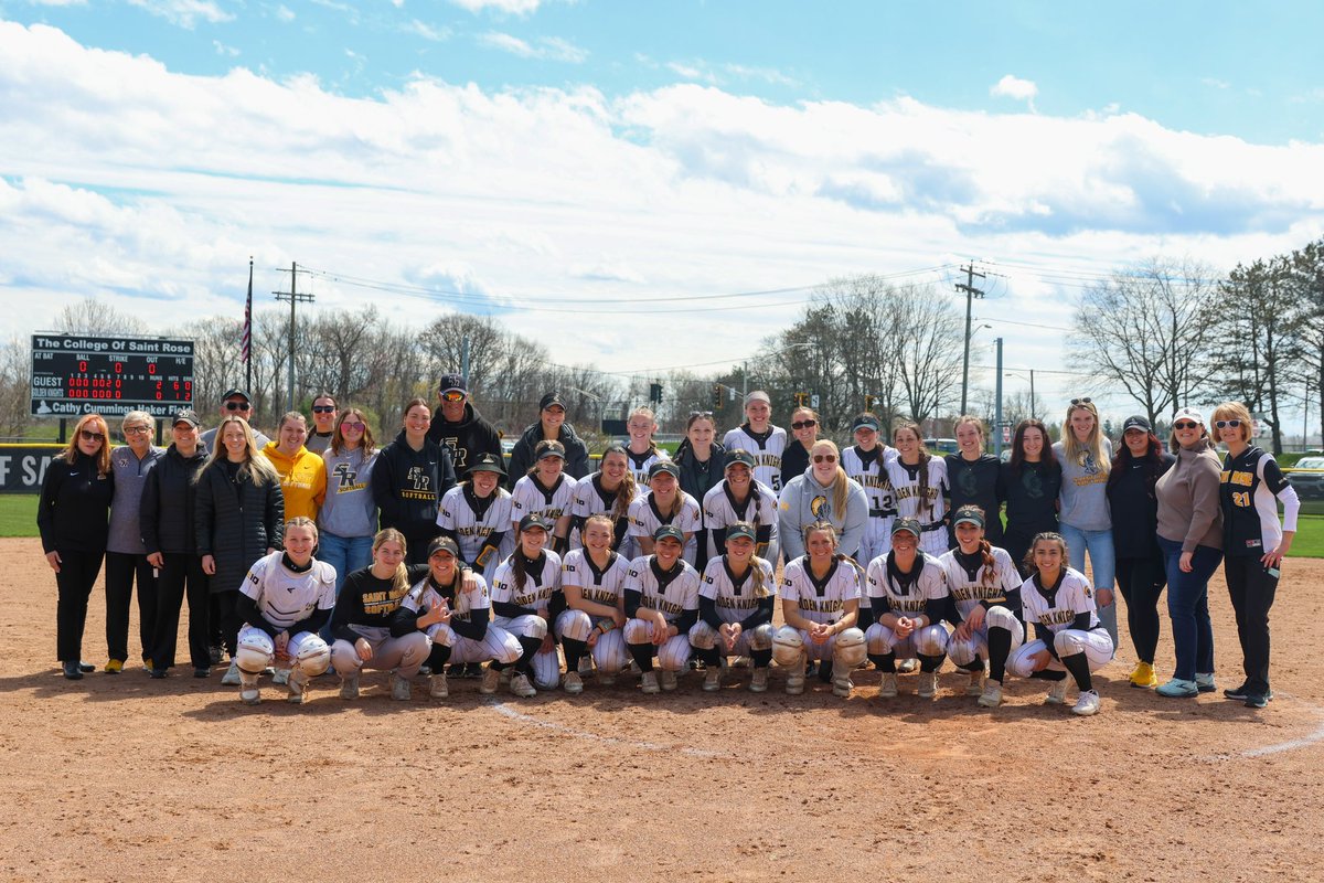 Thank you to all of the alumni that came out to our games yesterday!

#GoGoldenKnights