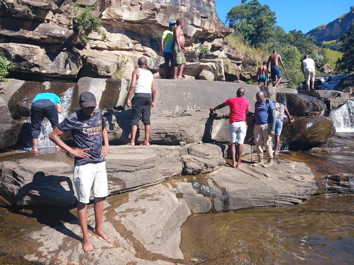 TantiDeepstrSA's tweet photo. Boys Out ...#Hlalanathi #Drankensburg #Bergville https://t.co/1u7ExnW0o4