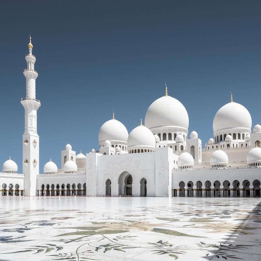 This building is a caricature of Islamic architecture. So vulgar. It’s very UAE, more = better. A silly amount of domes.

It’s as if someone designed a building based on Aladdin. It’s sad that it’s more famous than the Zaytuna in Tunisia.