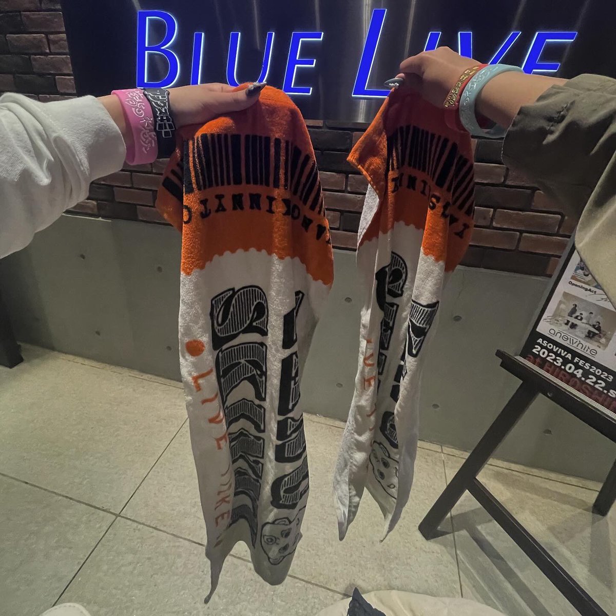 h_08_k_'s tweet photo. ASOVIVAFES!
こんなに勢いすごかったライブ初かもってくらいに楽しかった👍🏻
新しくハマったバンドもできたし!!
#ASOVIVAFES! #ヤングスキニー #猫背のネイビーセゾン https://t.co/vjPkQAyTTZ