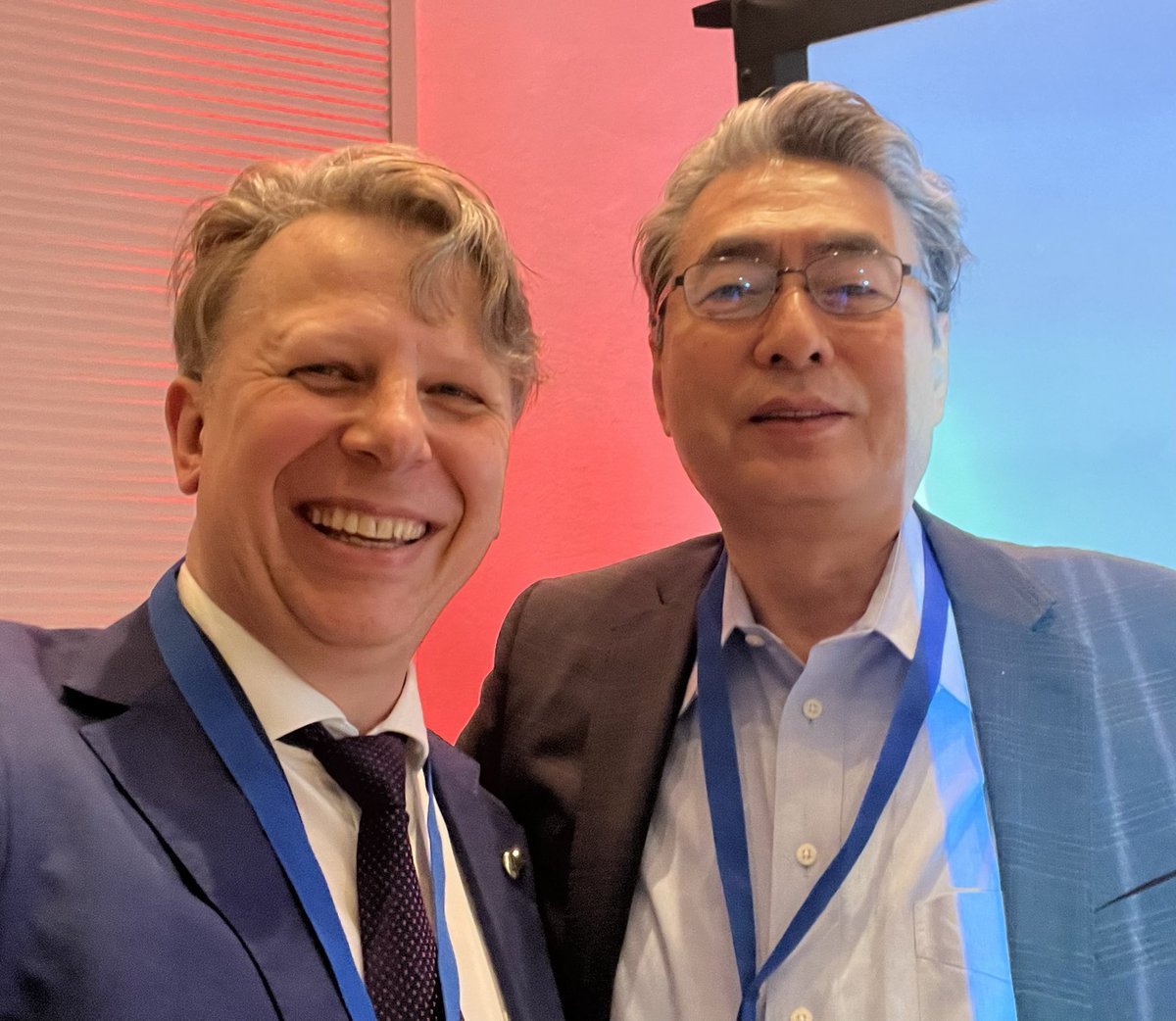 What a great pleasure to get positive feedback and discuss #EP and #Ablation with Prof. Hiroshi Nakagawa during #PragueRhythm @Phiso_de @chris_sohns @GuramImnadze @melhamriti @HdzNrw