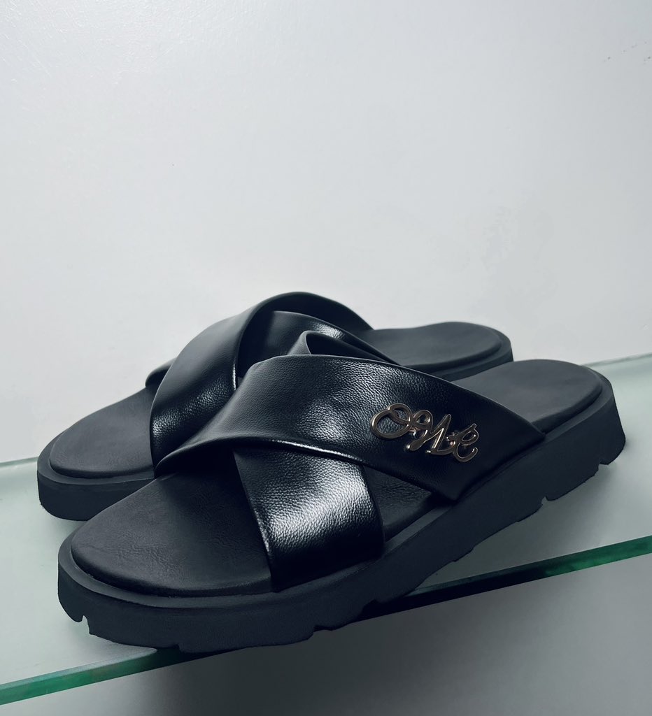Black Leather slippers. 
Comes in a box.
18k.
(20k for size 46 above)

Ogbé is always present‼️

#ogbé #ogbéfootwear #ogbéclothing #footwear #custommade #nigeria