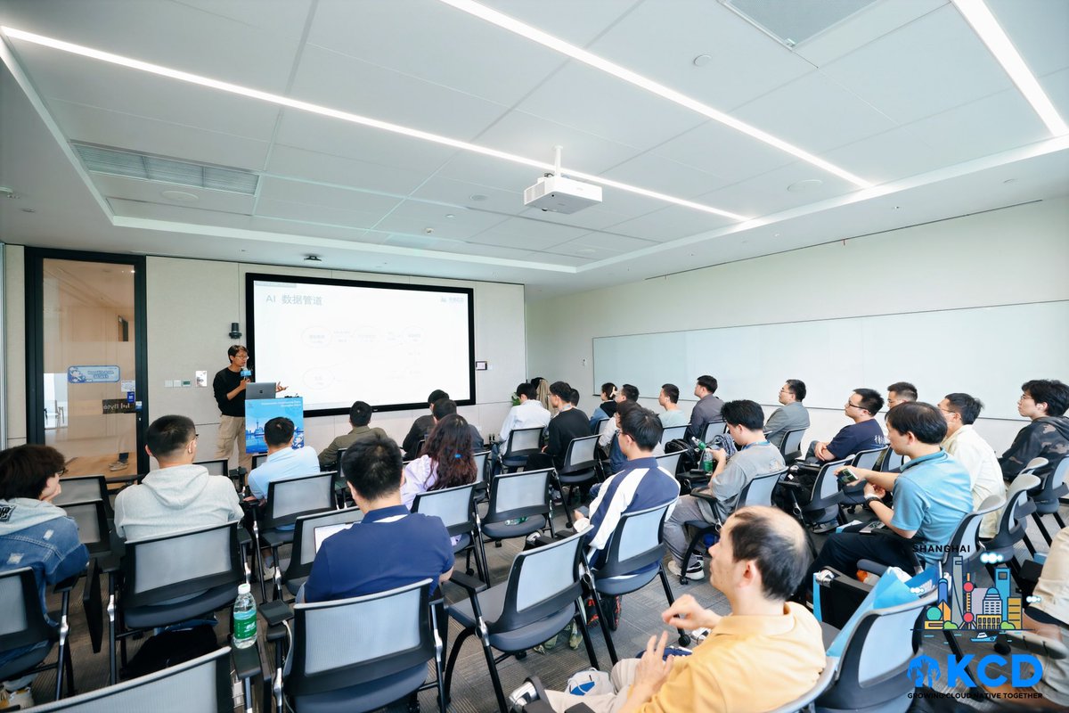 Share our experience on storage part in #FoundationModel, #LLM, and #Diffusion training and inference on #CNCF #Kubernetes community day Shanghai 2024