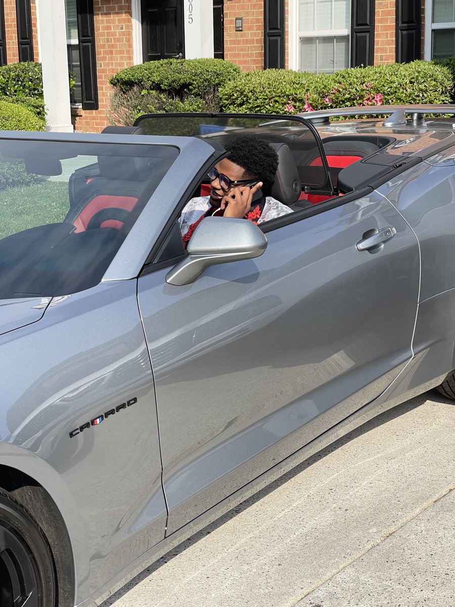 Lioness_luvv's tweet image. #Imbusy #SeniorProm24