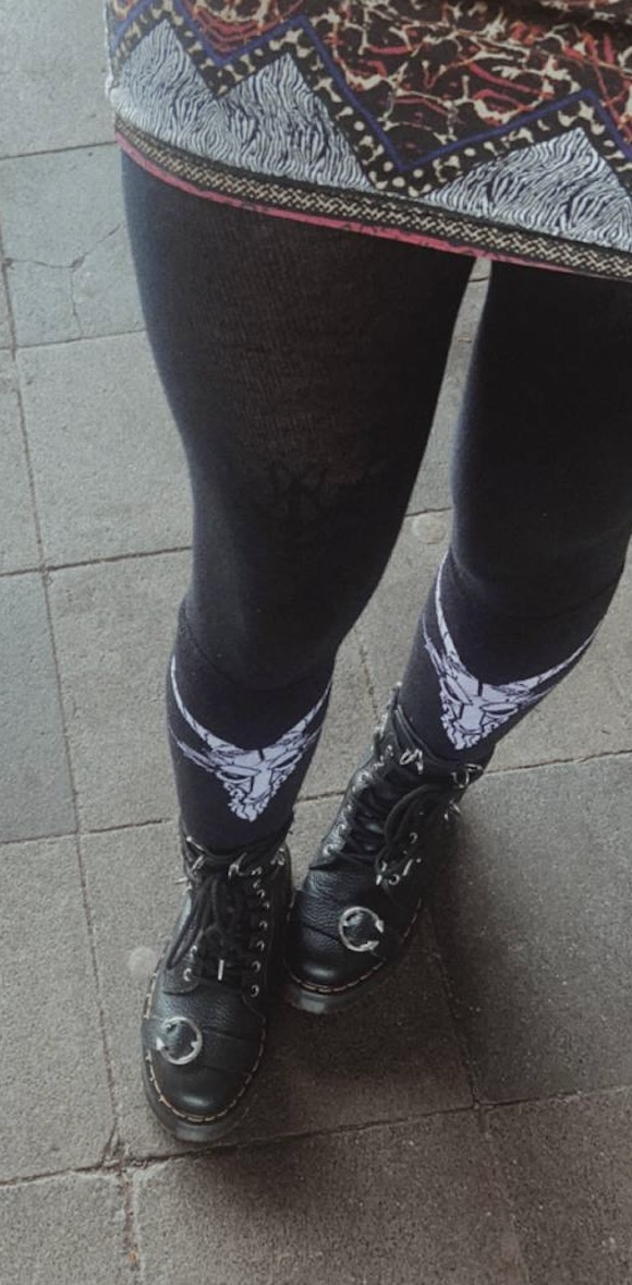 HerrinVik666's tweet photo. Ich liebe diese Strümpfe einfach. #herrin #göttin #jungherrin #gothherrin #domina #goth https://t.co/tjRdxsePah