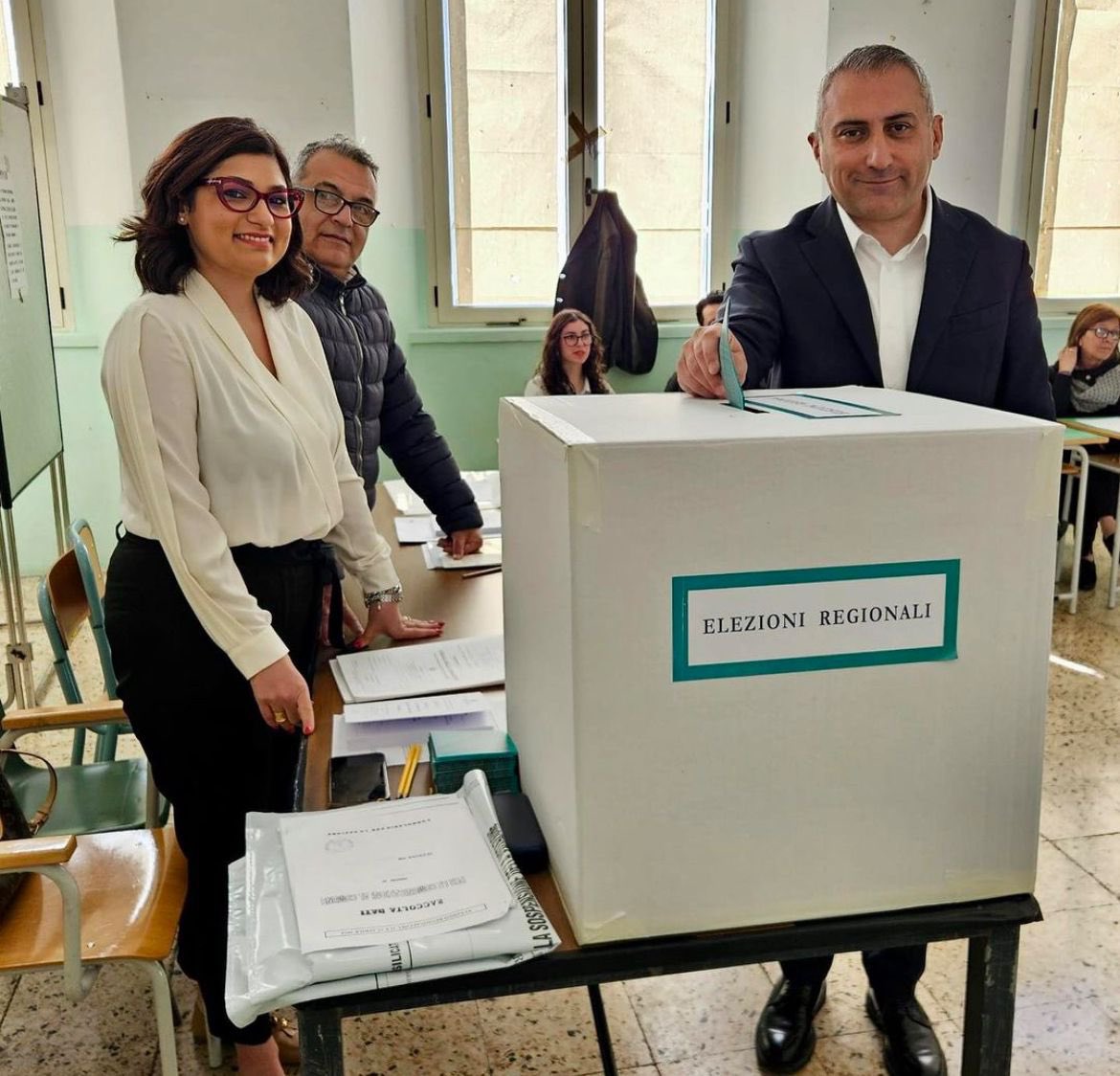 Oggi e domani si decide il futuro della Basilicata, per ridare forza ai Lucani. Ai seggi col sorriso, bravo Piero Marrese. Ps. avrei pubblicato anche la foto del principale avversario di Piero, ma Bardi ha già votato?