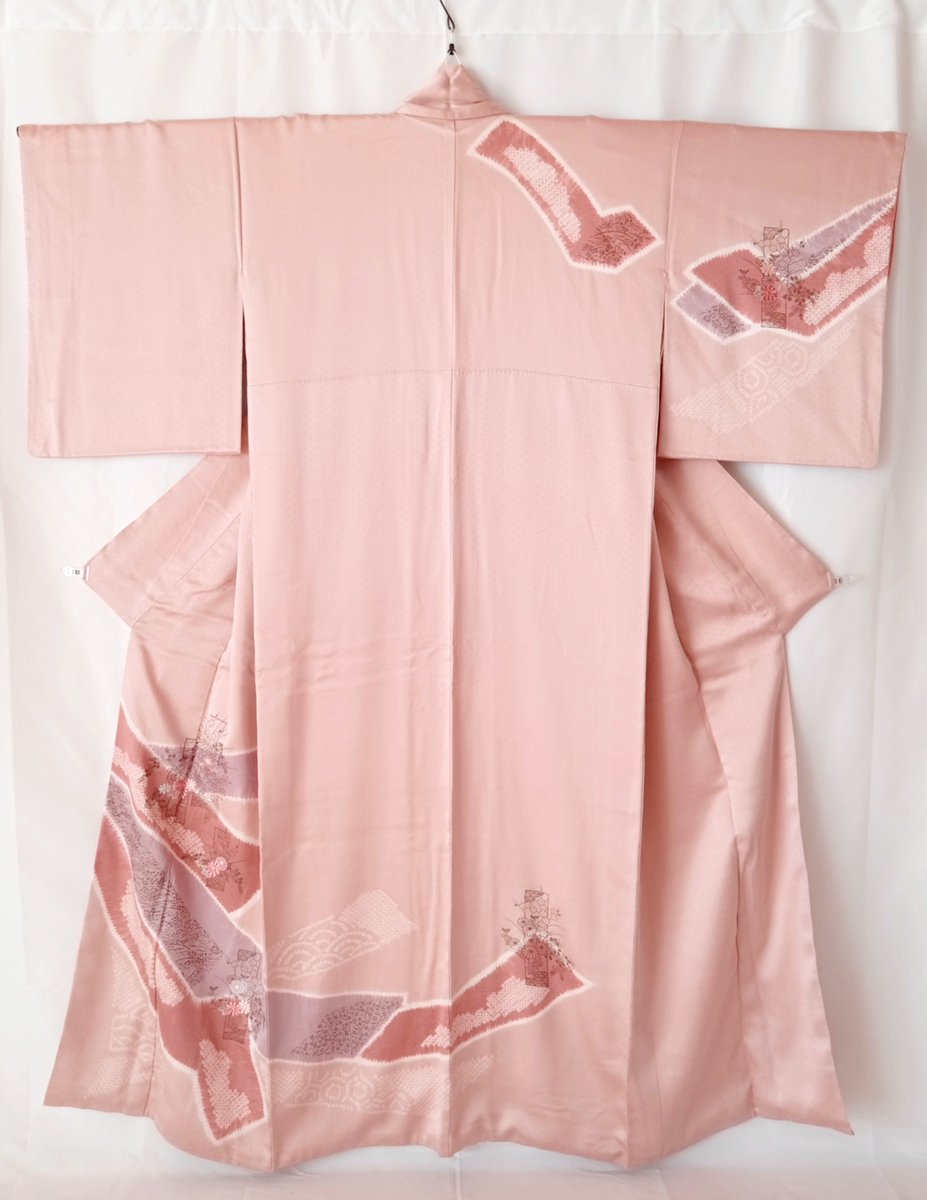 20% off Dusty Pink Kimono - Japanese Women's Silk Kimono Size L, Vintage Tsukesage Kimono Robe with Abstract Floral Pattern, Dressing Gown etsy.me/447coUq #kimono #Japan #womensfashion #giftforher #etsyshop #epiconetsy #shopsmall