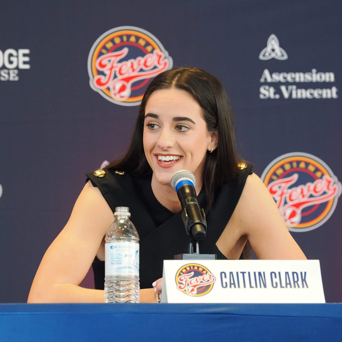 REPORT: Caitlin Clark will sign an 8-year deal with Nike worth up $28 million!!! She'll make $3.5 million per year from Nike while her 4-year WNBA contract is worth a TOTAL of $338,056. 🤯🤯🤯 (@WSJ)