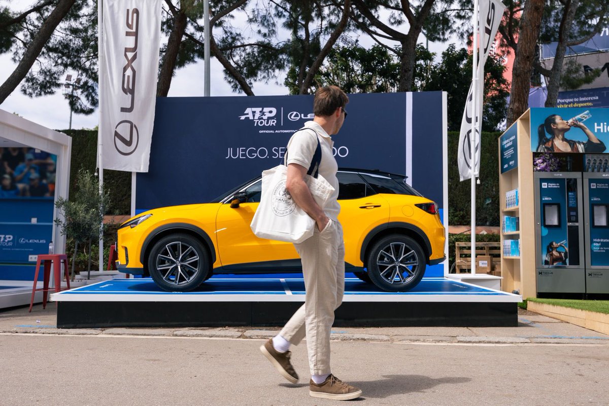 Lexus ha cedido una flota de 25 vehículos híbridos y eléctricos para desplazar a todos los jugadores e integrantes de los equipos que participarán en el Barcelona Open Banc Sabadell – Trofeo Conde de Godó. #LexusATP #ExperieceAmazing