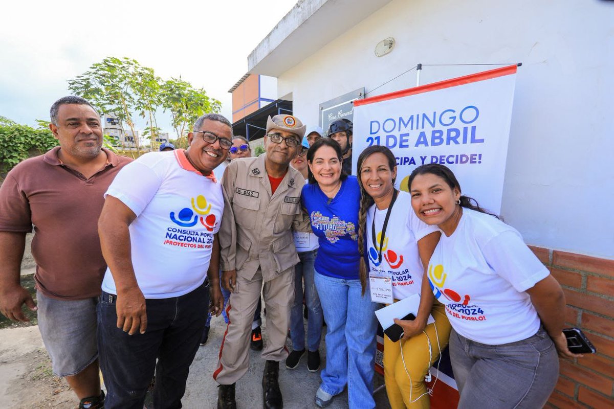 Gabrielasjr's tweet photo. Aquí estamos en comunidad participando en la Consulta Popular como un ejercicio de la democracia directa, donde el pueblo toma las de decisiones.

Somos parte fundamental de la construcción de un país más justo, próspero y democrático, que aporta soluciones y promueve futuro.

¡Ven a participa! 🇻🇪

#PoderPopularEnVanguardia
#CienciaParaLaVida