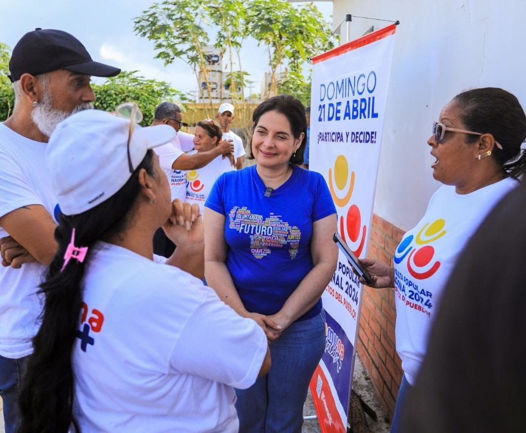 Aquí estamos en comunidad participando en la Consulta Popular como un ejercicio de la democracia directa, donde el pueblo toma las de decisiones.

Somos parte fundamental de la construcción de un país más justo, próspero y democrático, que aporta soluciones y promueve futuro.