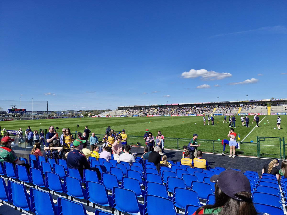 themarkmurph's tweet photo. Glorious day for football in Roscommon. Great work done on Hyde Park. Pitch and new seated area look really well. #HonMayo https://t.co/bf7v8gvzoR