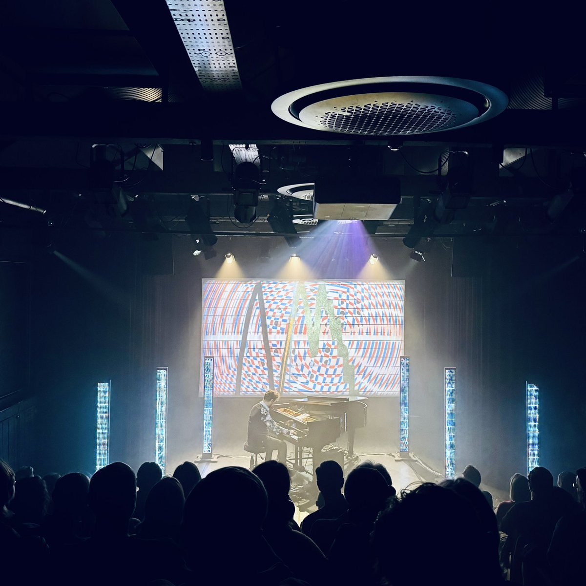 Corsham last night! Huge shout to <a href="/larkhall/">Charlie Hooper-Williams</a> for inviting me down, I had the best time sharing these shows at the weekend. <a href="/poundarts/">🇺🇦Pound Arts🇺🇦</a> is a great space, lovely team there, and Larkhall’s full set with visuals, lights and AI was special. Was a pleasure to play for y’all 🙏