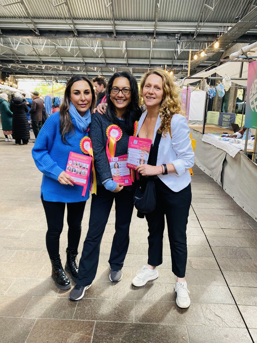 Standing side by side with my colleagues at Kings Cross, London talking to people about how we’re determined to make this a better, fairer world for people & animals💪🏽 #AnimalsCount❤️ #AnimalWelfareParty ✌🏽 #EarthDay2024 🌍
