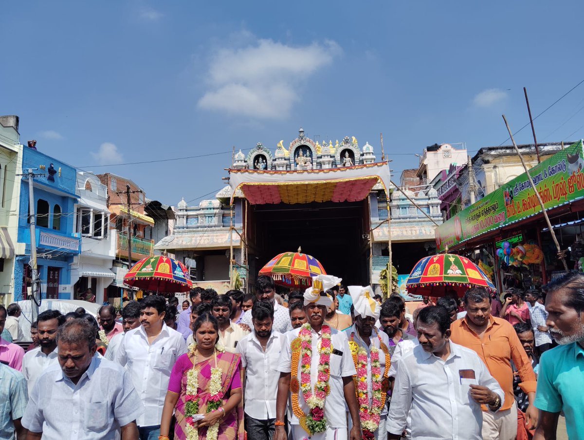 BalaMur82230433's tweet photo. #தேவேந்திரகுவேளாளர்
சங்கரன்கோவில்
சங்கரநாராயனார் கோவிலில்
முதல்மரியாதையும்
பரிவட்டமும் தேவேந்திரகுவேளாளர்கள் பெற்றுக்கொண்ட நிகழ்வு https://t.co/3SRGOOk2Z0