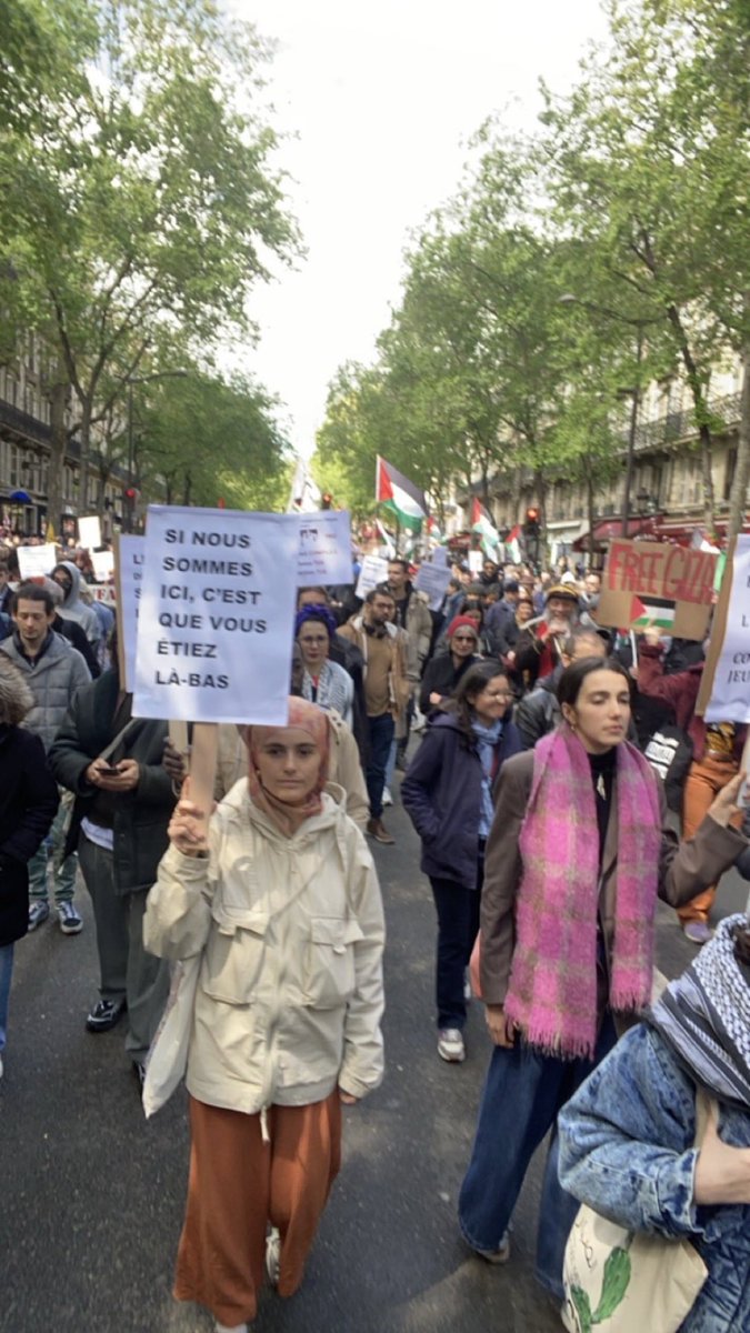 FouratiJerbi's tweet photo. J ai pas compris sa pancarte à cette islamiste .
J étais où moi ? https://t.co/bpgKwtEncQ