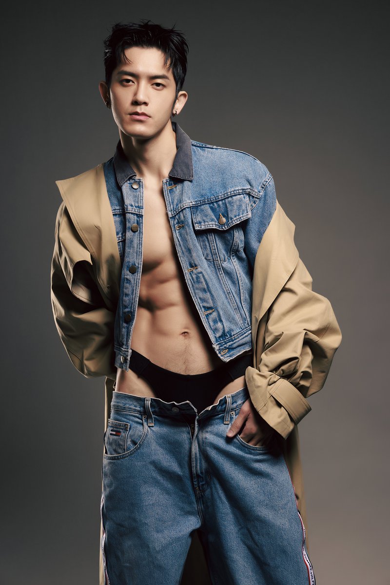 Adam30201520's tweet photo. 謝謝大家在宣傳期間的鼓勵，大家的留言或訊息我都有看見，自己也跟各位一樣期待這本書的誕生～

為了讓更多人有機會擁有，團隊決定預購延長一週，現在到4/28晚上23:59分前都還可以預購～也承諾已完成預購的人權益不變，會按預定在 7 月出貨，請大家放心！感謝大家支持～
連結：https://t.co/EuAUSAeUbW https://t.co/t2HwOd24Nv