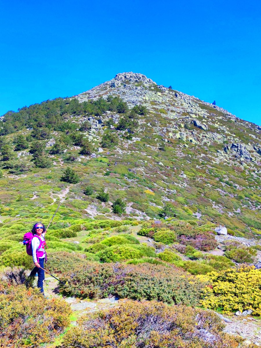 AnayElba's tweet photo. Intrépida #profedemates🏃🏽♀️🏔️ https://t.co/zrptj1g55I