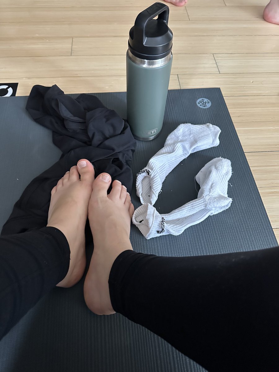 Went to yoga today! My feet get so sweaty when I do it! 🤭🦶🏻Maybe I should sell my yoga socks hehe 🧦