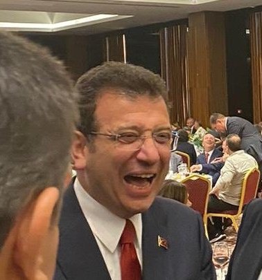 FuNDaaMeNTaLiST's tweet photo. "10 bin lira pazar parası vereceğimi sanıyorlar" https://t.co/Cp9U4q8oQL