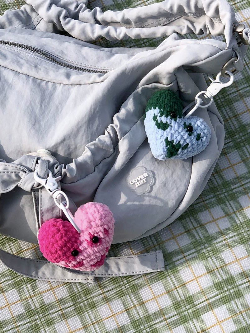 🌳🌎 LOVE EARTH DAY 🌎 🌳

4월 22일 지구의 날을 맞아 뜨개 하트지구키링을 RT추첨을 통해 2분에게 드립니다!