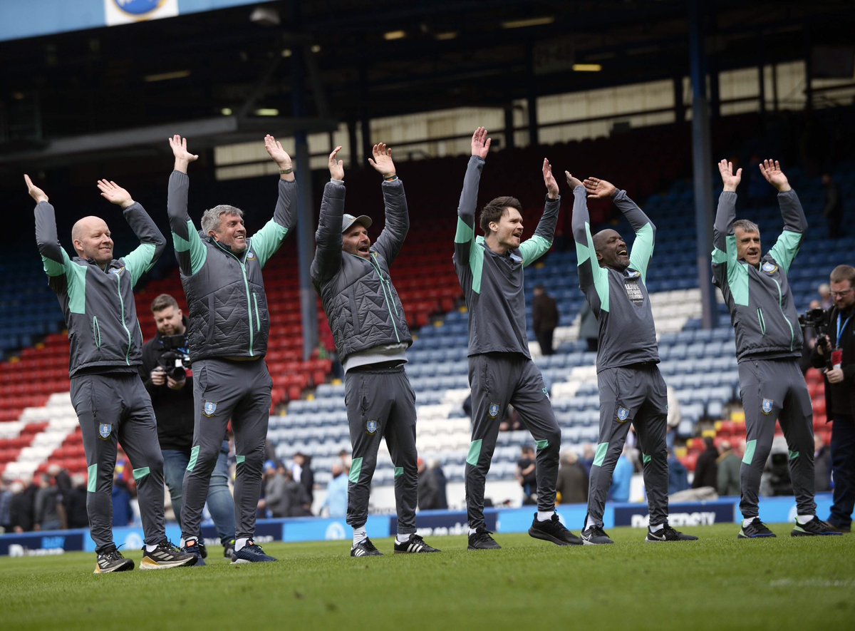 swfc's tweet photo. Teamwork 👊

#BLASHW https://t.co/hR09CIKlXi