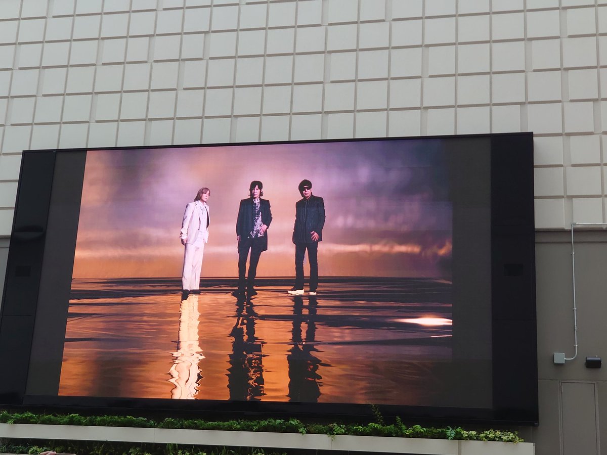 happy__luppy's tweet photo. 昨日と今日は、初めての会場へ行って来ました

ステージからはかなり遠い座席でしたが２日間共に良い日でした

４０周年おめでとうございます

#40th
#TMNETWORK
#intelligenceday
#yonmaru
#東京ガーデンシアター https://t.co/W7QaMPSp7p