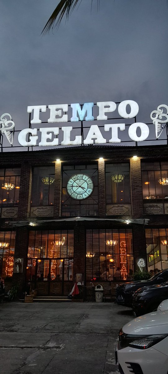 WaatsnN's tweet photo. #tempogelato
Mumpung masi weekend ga sih, samaΒ² ada waktu yg sisa buat napas sejenak
With cagiya, @HNahliah &aisyuul https://t.co/YyCQaszUhO