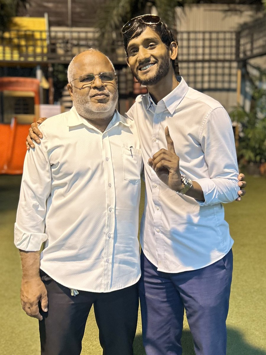 AL’HAMDHULILLAH Congratulations <a href="/AhmedXamyr_/">Ahmed Xamyr</a>  Mee M.A. Medhu dhaairaage ninmun, hard work and faith in ALLAH always pays off.
Lobuvethi Raees <a href="/MMuizzu/">Dr Mohamed Muizzu</a> ge speed M.A medhu dhaairaa kuriyah. 
#Dhiveheengeraajje 
#DhiveheengeMajilis
